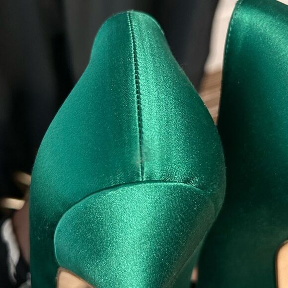 Manolo Blahnik Hangisi Crystal Buckle Pump - Picture 2 of 12